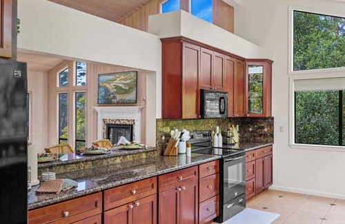 Del Monte Forest Casa | Treetop - Serene,Centrally Located Forest Retreat