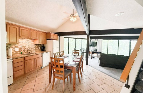 Village of Four Seasons Villa | Treetop Village76-3Bed/3Bath/Lakefront/Lakeview/Pools/Dock/6-8PP-Four Seasons Area