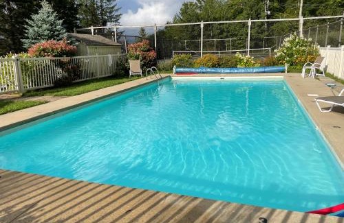 Central Vermont- Killington Casa | TreeTops - AC, Pool, Tennis, Close to Resort Biking
