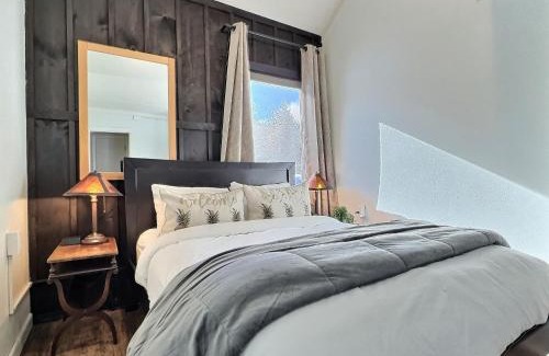 Central Vermont- Killington Casa | TreeTops - AC, Pool, Tennis, Close to Resort Biking