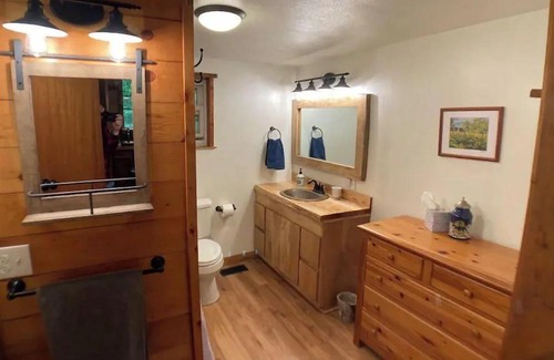 Highland Vermillion County Cabina | Treetops Cabin in the Woods!