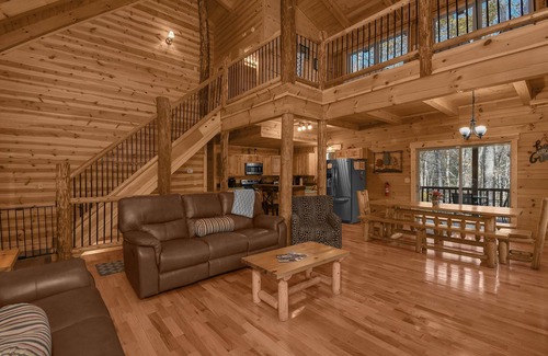 Logan Cabina | Treetops Lodge y Family Fun Barn (5 minutos de Old Man's Cave!)