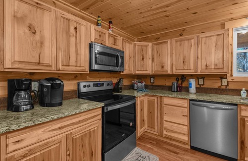 Logan Cabina | Treetops Lodge y Family Fun Barn (5 minutos de Old Man's Cave!)