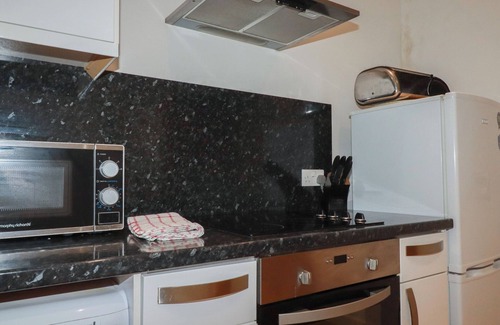 Porthtowan Cabaña | TREGULLAN, pet friendly, country holiday cottage in Porthtowan