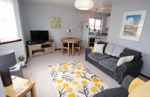 Goldsithney Casa | Trelawney, a self contained apartment set back from the tourist rush and with easy access to West Cornwall