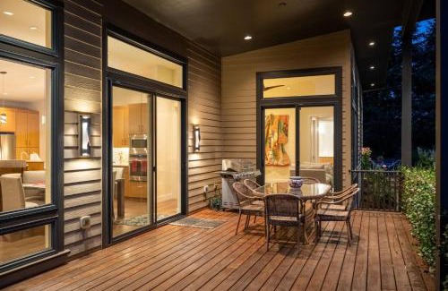 Dundee Casa | Trellis at Baptista Maresh Vineyard