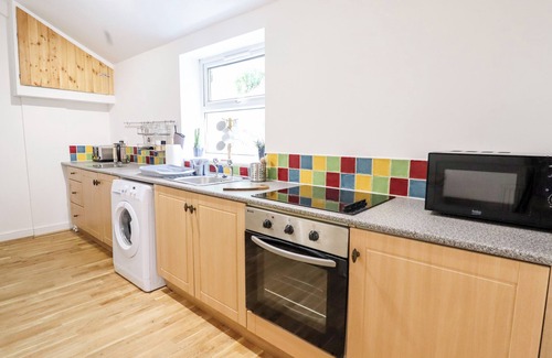 Conwy Casa | TREM Y DON, pet friendly, with hot tub in Dolgarrog