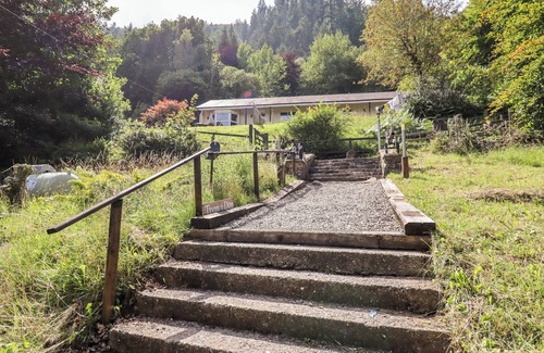 Conwy Casa | TREM Y DON, pet friendly, with hot tub in Dolgarrog