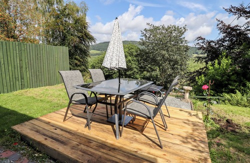 Conwy Casa | TREM Y DON, pet friendly, with hot tub in Dolgarrog