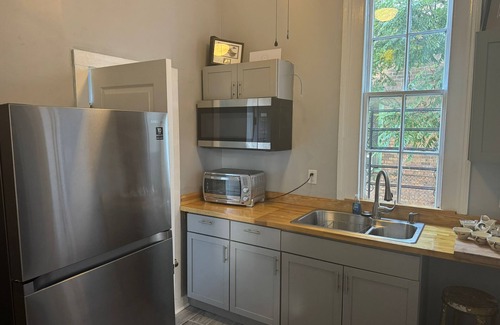South 7th Ward Apartamento | Treme Treasure: 1 Bedroom Apartment W/ Shared Pool