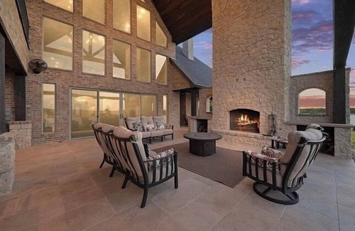 Ferris Casa | Tremendous estate in charming Ferris, Texas with private lake & personal dock!