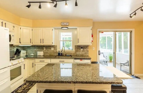 Bowie Casa | Tremendous House 4BR 3.5BA - Pool, hot tub, fire pit, game room and much more.