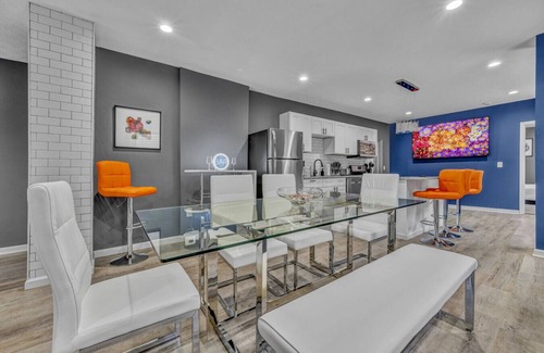 Tremont Casa | Tremont Jewel – Contemporary, Elegant & Spacious Retreat in Cleveland