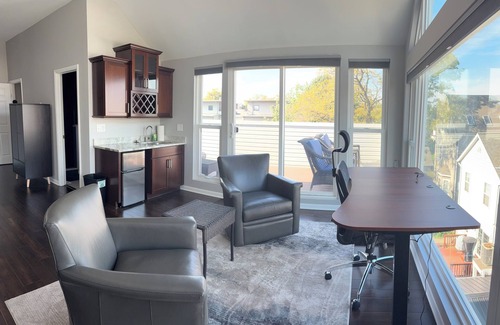 Tremont Casa | Tremont Retreat: City view near towpath w/ deck and hot tub