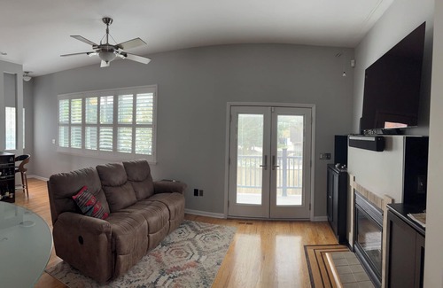 Tremont Casa | Tremont Retreat: City view near towpath w/ deck and hot tub