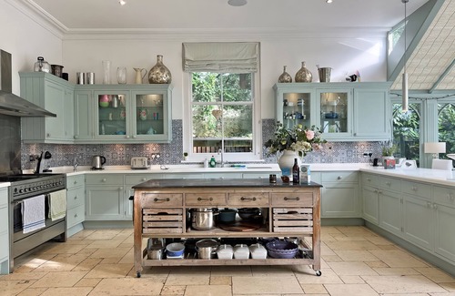 Truro Casa | TRENARE, pet friendly, character holiday cottage in Truro