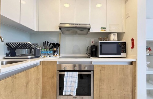 Al Raha Beach Apartamento | Trendy 1BR with Pool & Gym in Raha Loft