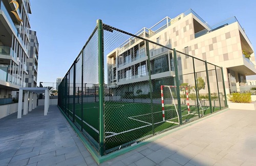 Al Raha Beach Apartamento | Trendy 1BR with Pool & Gym in Raha Loft