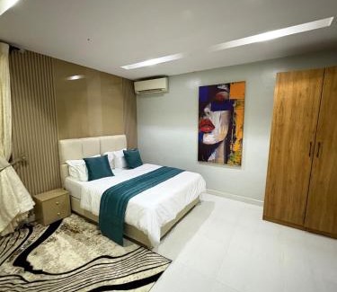 Lekki Phase 1 Apartamento | Trendy 2-BDR Apt Villa with Pool,Wi-Fi, Netflix, Modern Amenities & PS5 Near Elegushi Beach Lekki