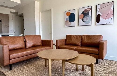 Downtown Apartamento | Trendy 2BD 2BTH Apt in Santa Monica!