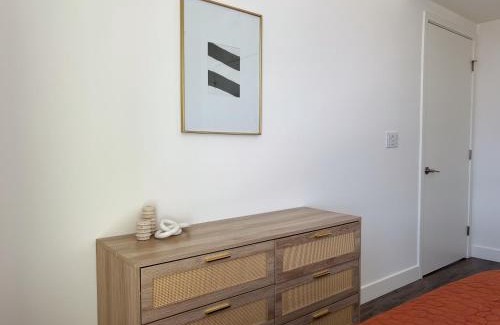 Downtown Apartamento | Trendy 2BD 2BTH Apt in Santa Monica!