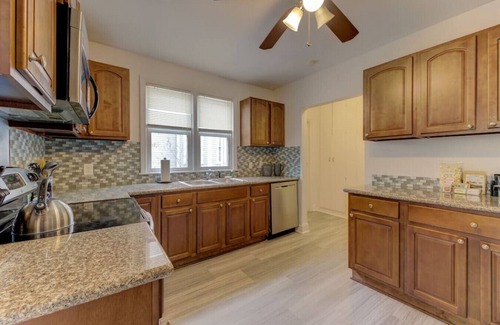 Earlewood Casa | Trendy 3BR Bungalow | Mins to ZOO, USC & Ft Jacksn