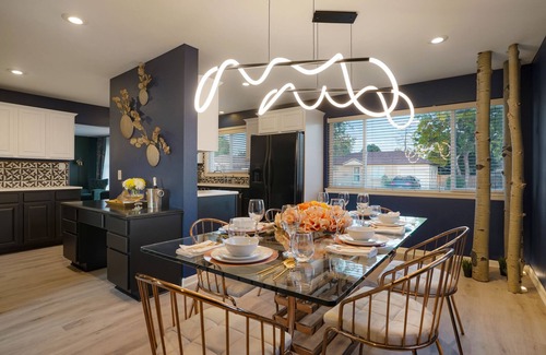 Twin Lakes Casa | Trendy 4 Bedroom House - 15 minutes from Downtown