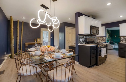 Twin Lakes Casa | Trendy 4 Bedroom House - 15 minutes from Downtown