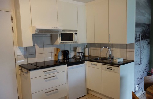 Bredene Apartamento | Trendy app. with pool, closeby dunes/beach/nature