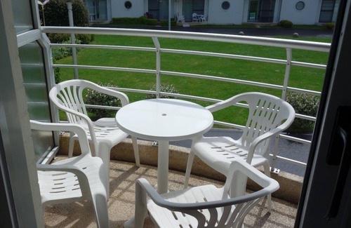 Bredene Apartamento | Trendy app. with pool, closeby dunes/beach/nature