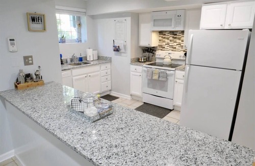 Bloomingdale Apartamento | Trendy Apt in Bloomingdale - Parking
