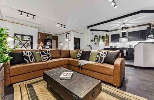 Victoria Apartamento | Trendy, Arty, 3BR in Heart of Hipster Hackney!