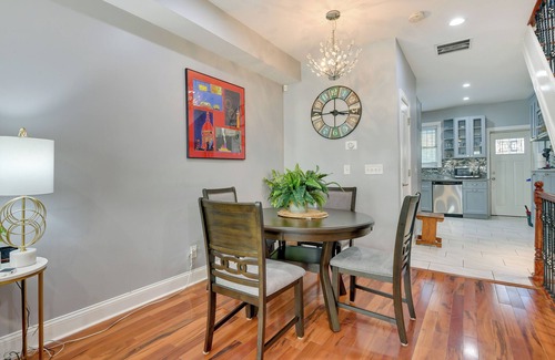 Downtown Baltimore Apartamento | Trendy Baltimore Townhome: 2 Mi to Downtown!