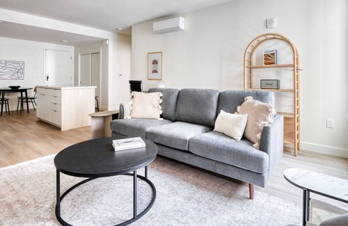 Downtown Berkeley Apartamento | Trendy Berkeley 1BR w/ W/D & Coworking, walkable to BART, by Blueground
