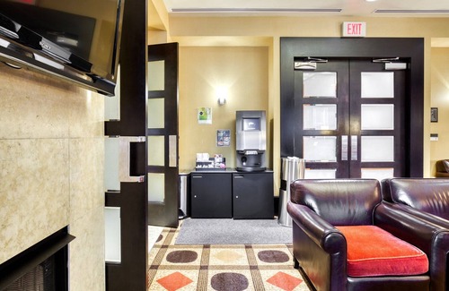 Woodmont Triangle Apartamento | Trendy Bethesda 1BR w/ Gym, Pool & Concierge, near Metro, by Blueground