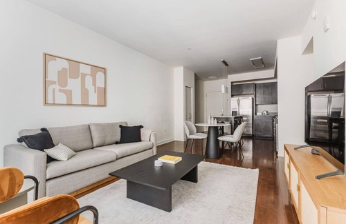 Woodmont Triangle Apartamento | Trendy Bethesda Bainbridge 1BR w/ Concierge, Gym, W/D, walk to Metro, by Blueground