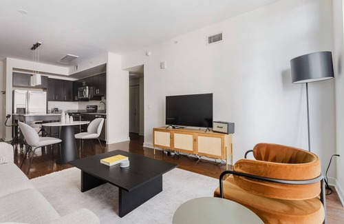 Woodmont Triangle Apartamento | Trendy Bethesda Bainbridge 1BR w/ Concierge, Gym, W/D, walk to Metro, by Blueground