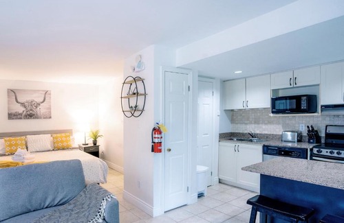 Craigleith Apartamento | Trendy Blue Mountain Studio - King Bed, Free Coffee