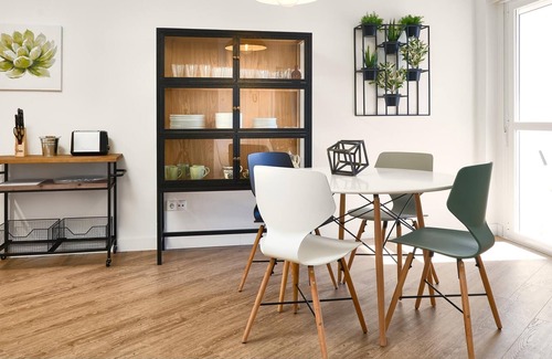 San Roque Apartamento | Apartamento para 4 a 600 metros de la estacion de Santa Justa con parking