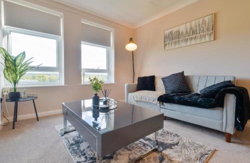 Canterbury Apartamento | Trendy Central Apartment with Free Parking - Perfect for Contractors and Families
