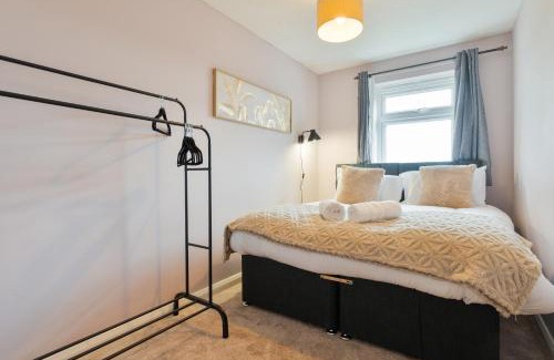 Canterbury Apartamento | Trendy Central Apartment with Free Parking - Perfect for Contractors and Families
