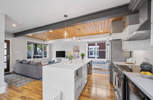Kitchener Casa | Trendy & Chic | Designed with Love near Downtown