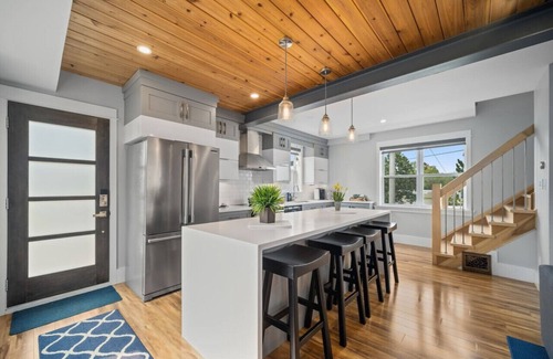 Kitchener Casa | Trendy & Chic | Designed with Love near Downtown