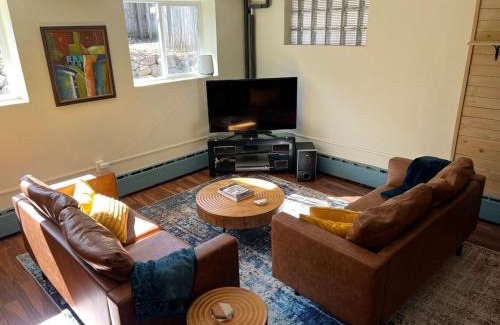 Willmar Apartamento | Trendy Craftsman Studio with Firepit and Laundry!