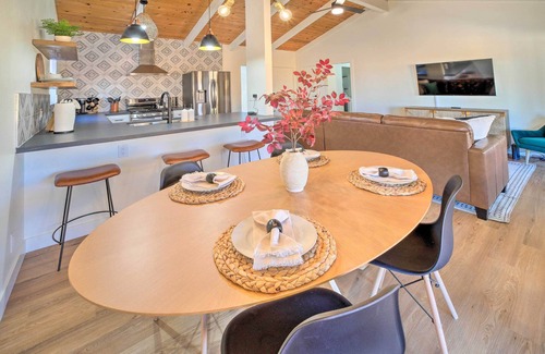 Cottonwood Cabaña | Trendy Digs w/ Yard Games, Fire Pit & Grill!