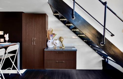 Downtown Vancouver Apartamento | Trendy Downtown Loft Apartment - King Bed!