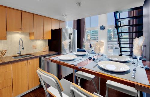 Downtown Vancouver Apartamento | Trendy Downtown Loft Apartment - King Bed!