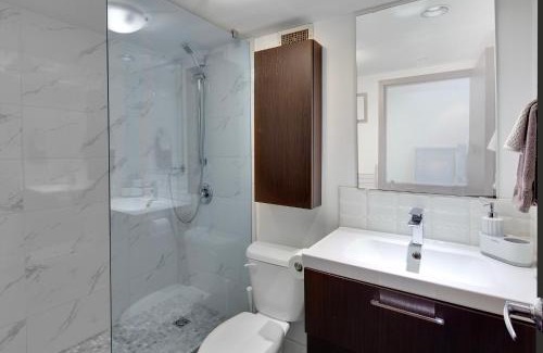 Downtown Vancouver Apartamento | Trendy Downtown Loft Apartment - King Bed!