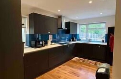 Barnhill Apartamento | Trendy En-suite 30min to Central London & Parking