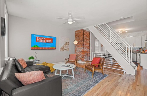 Northern Liberties Casa | Trendy Family Friendly Northern Liberties Retreat